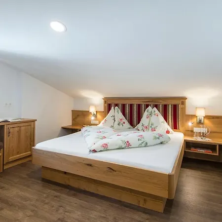 Ferienbauernhof Elmaugut Farm stay Muhlbach Am Hochkonig