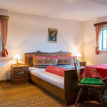 Farm stay Ferienbauernhof Elmaugut *